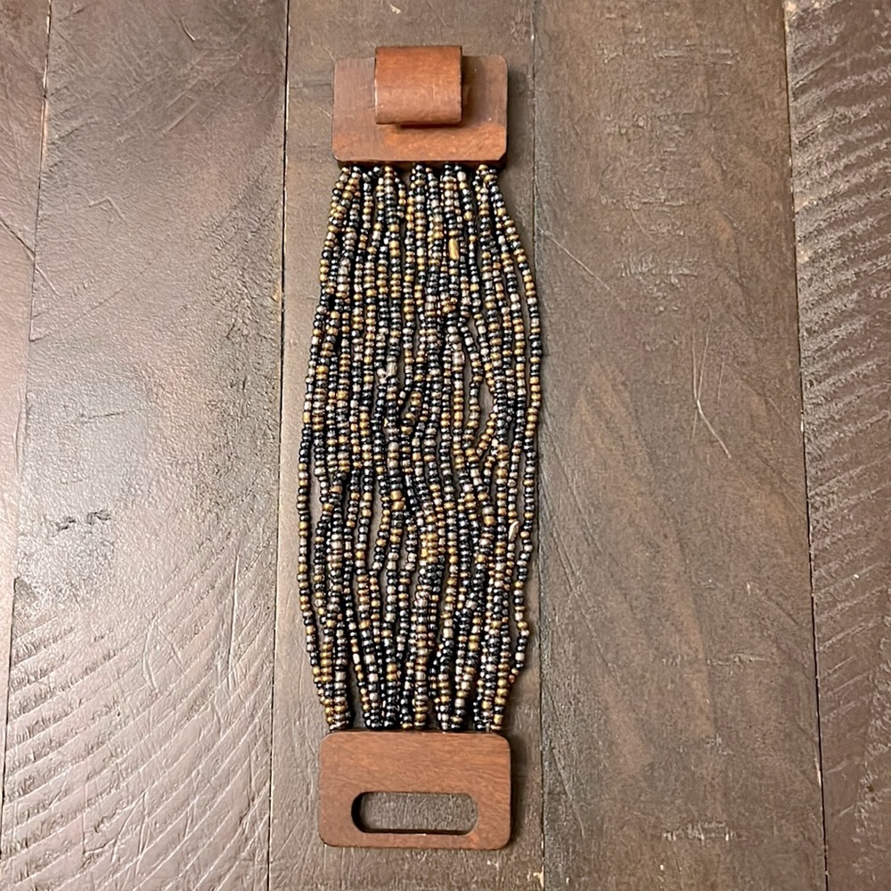 Gorgeous Sea bead Bracelet with Wood clasp